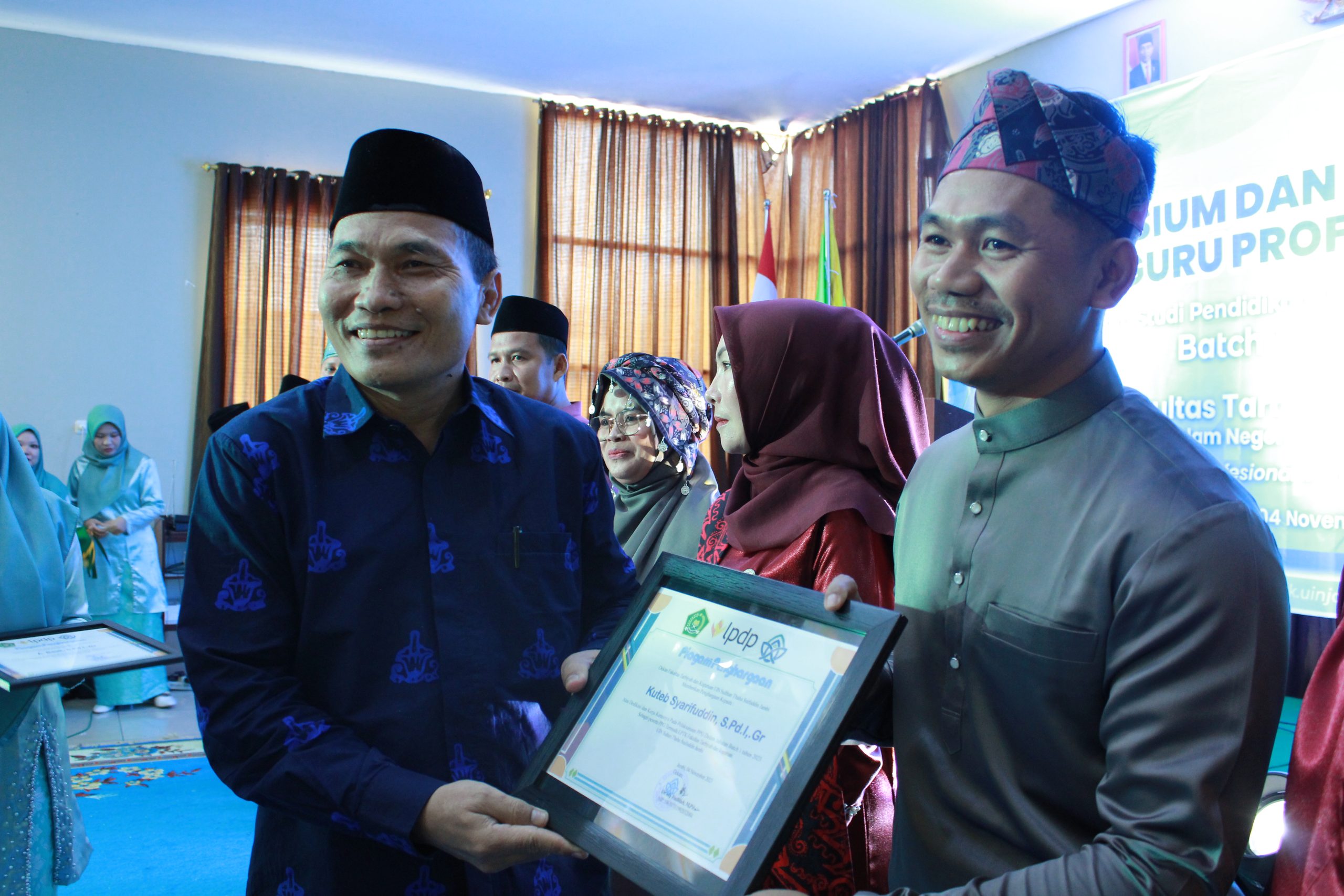 Tri Yono, M.Pd, Kabid GTK Dinas Pendidikan Dan Kebudayaan  di Yudisium Dan Pengukuhan Firtaker Dan Retaker Guru Profesional